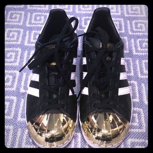 Adidas golden toe Superstar sneakers